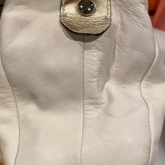 Coach Soho Hobo Leather White, Gold Metallic w/purple interior. 3 int sectns - Picture 7 of 14